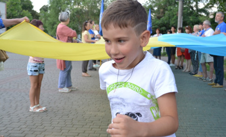 Не тільки наш прапор синьо-жовтий. Ми покажемо вам іще 10, а ви вгадайте, чиї ці прапори