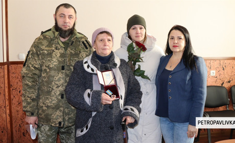 Орден «За мужність» вручили рідним полеглого Героя Юрія Папби (ВІДЕО)