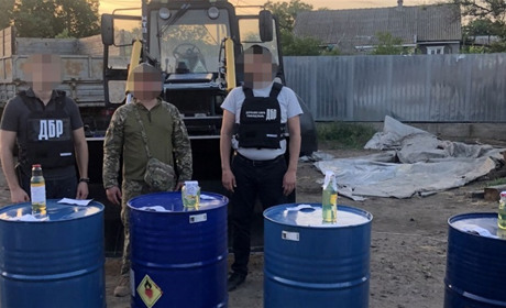 Командир взводу військової частини ППО на Одещині продавав стратегічне пальне, гроші брав собі