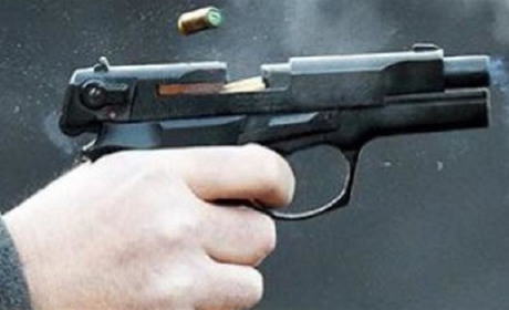 У Славуті 19-річний хлопець вистрелив собі у скроню з сигнального пістолета