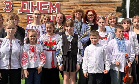 Коли вишиванка звучить музикою:учні та викладачі мистецької школи подарували місту святковий концерт