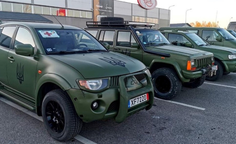 Нетішинська громада передала військовим 14 автомобілів на 3,5 мільйона гривень