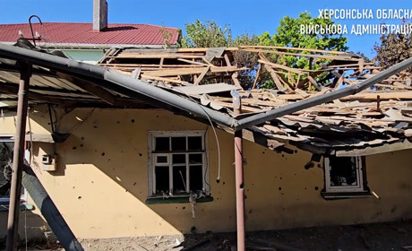 Армія рф поцілила у житлові квартали на Херсонщині: 1 людина загинула, 6 — поранені