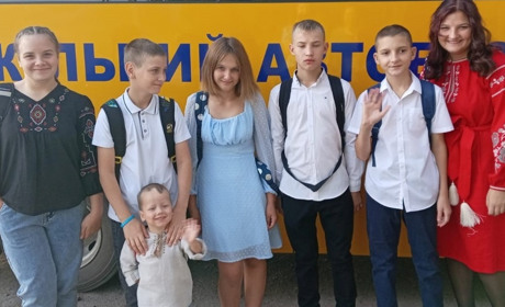 17 вересня в Україні – День усиновлення. Скільки дітей-сиріт перебувають на обліку на Луганщині