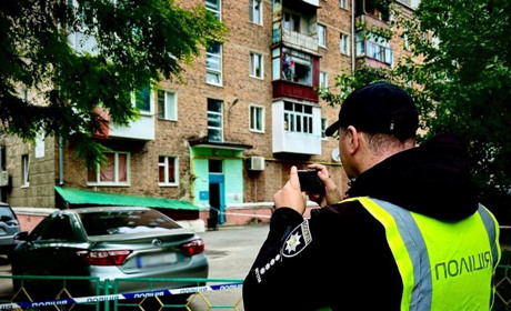 В центрі Звягеля виявили тіло вбитого чоловіка – ймовірного вбивцю затримали