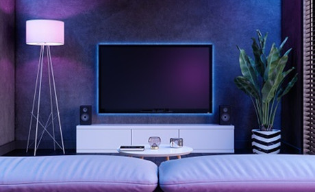 На какой высоте установить телевизор в спальне