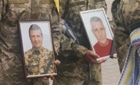 25 липня в Чернігові поховали двох Захисників Павла Андрєєва та Олексія Дудка