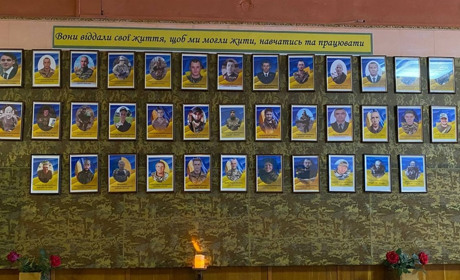 В аграрному ліцеї в Сарнах відкрили Стіну пам’яті полеглих випускників