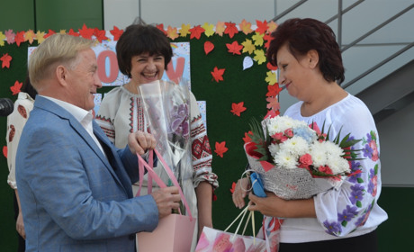 У Біляївській школі №2 завершили реконструкцію будівлі: територію не впізнати