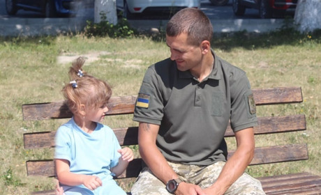 П'ятирічна городоччанка вивчила пісеньку про тата, аби підтримати його на фронті