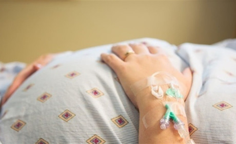 У Сарнах під час пологів померли мама та немовля — рідні звернулися в поліцію