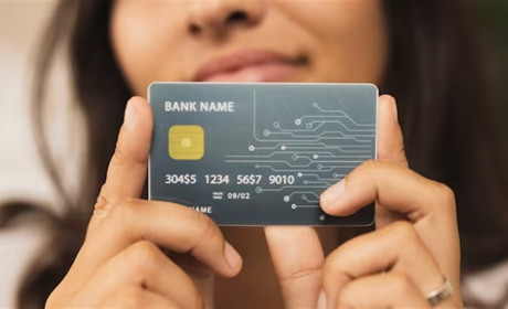 Донька впродовж кількох місяців викрадала гроші з банківської картки батька