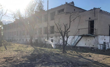 На Херсонщині російські терористи поцілили у житлові квартали та навчальний заклад