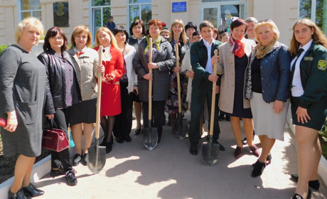 Екологи Жмеринки висадили дерева та склали проект ідей озеленення навчальних закладів
