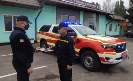 У Скадовську поповнення: скадовські рятувальники отримали новий спецавтомобіль