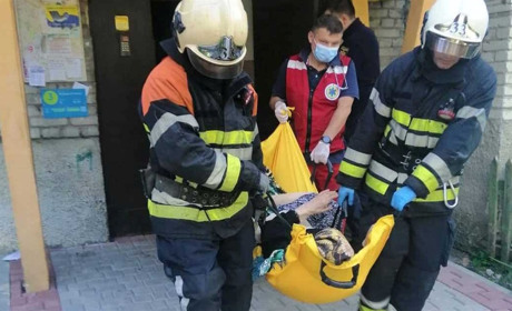 Врятували життя бабусі, яка потребувала медичної допомоги і не могла відчинити двері своєї квартири