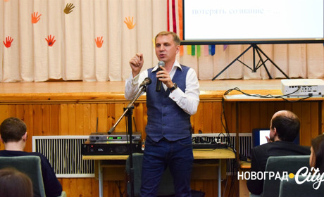Ведучий "Експрес-уроків" української мови на 1+1 Олександр Авраменко провів заняття у Новограді