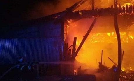 У Малому Жолудську горіла господарська будівля
