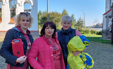 Культура як зброя:працівники культури Старокостянтинівщини зняли відео, заспівали патріотичне попурі