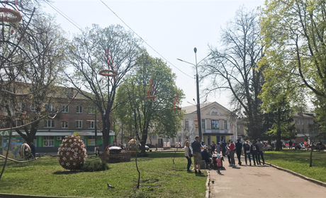 Ти майже там: дивись онлайн-трансляцію та фоторепортаж з «Великоднього містечка» у Конотопі