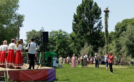 "На Горі трава зелена": у переяславському Музеї просто неба відзначили Трійцю ФОТОРЕПОРТАЖ