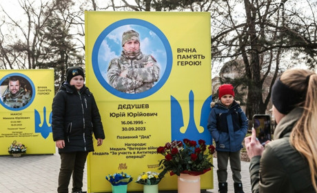 Вшанування памʼяті чи піар на захисниках?