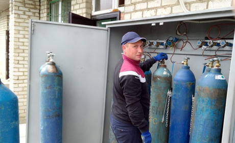 Щоб люди не задихалися: хто працює цілодобово, щоб у Біляївській лікарні завжди був кисень