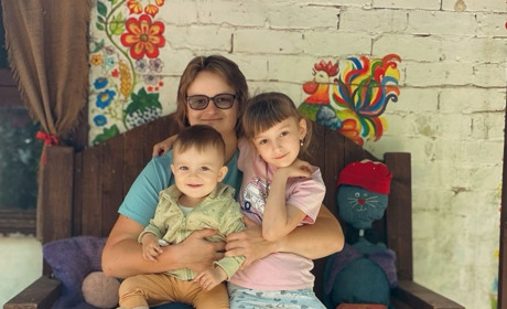 ​​​​​​​"Життя розділилось навпіл": як музикантка з Одеси переживає війну у Звягелі