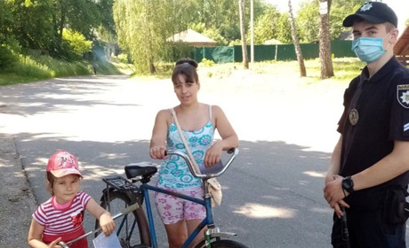 Менська поліція інструктує велосипедистів. Яких правил треба дотримуватися для безпеки