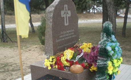 День пам'яті жертв голодоморів: українці сьогодні запалять свічки