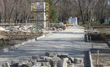 Мелитопольский парк становится ближе к Европе. Правда, только в центре