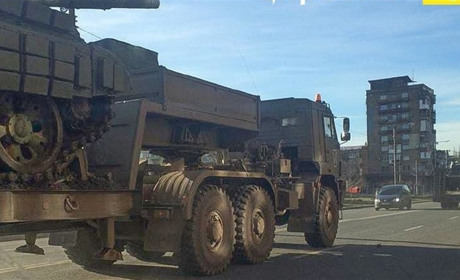 Російські терористи масово перекидають техніку до Бердянська