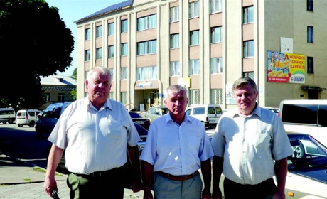 Дядьки довго чухали потилиці, дивуючись ідентичності копії з оригіналом