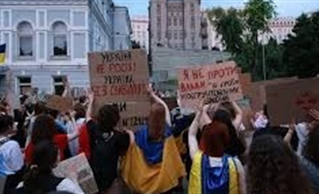 В Україні війна, а в Києві дядько: детектив із антидетективним законом