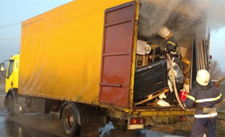 Біля Ташлицького водосховища Южноукраїнська загорівся вантажний автомобіль