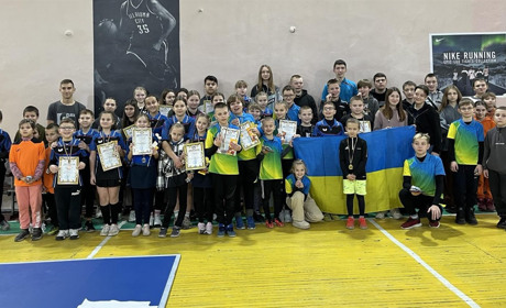 Глухівчани здобули медалі на Різдвяному турнірі з настільного тенісу, де збирали гроші для ЗСУ