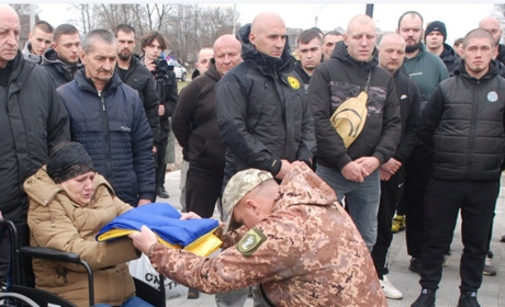 Назавжди 37... У Шостці попрощались з кулеметником легендарного штурмового підрозділу «Артан Х»