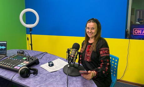 Голос, що долає океан: як городоччанка стала ведучою української радіопрограми у столиці Каліфорнії