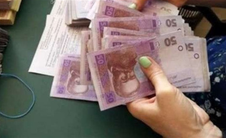 На Сумщині судитимуть жінку, яка здала в ломбард ноутбуки для навчання дітей