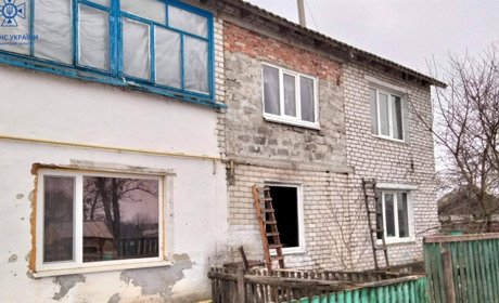 Через пожежу у квартирі загинув чоловік, а жінку врятували вогнеборці