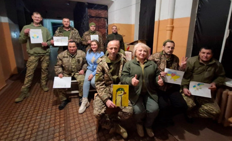 Зоя Тимченко, Віктор Бутко та Інна Лисаківська вже традиційно День волонтера відзначають на фронті