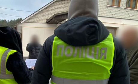 Крали брендовий одяг в магазинах: троє чоловіків з Житомирщини "працювали" у змові