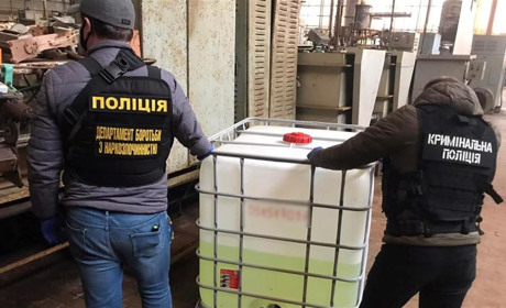 На Хмельниччині викрили злочинну групу, що діяла на оборонному підприємстві