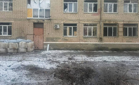 На Херсонщині окупанти завдали ударів по будинках та автівках: двоє людей поранені