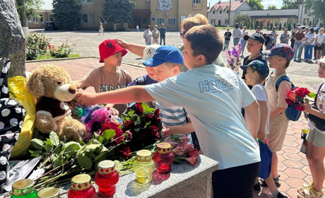 У Біляївці вшанували пам’ять дітей, загиблих через війну рф проти України