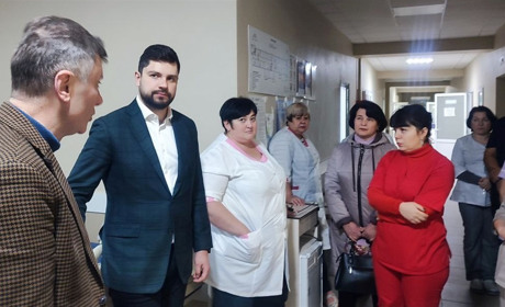 Про що шосткинські медики і педагоги говорили з народним депутатом