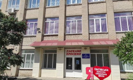 Викрадених з Харківщини дітей окупанти сховали в школі-інтернаті Сватового. Навіщо