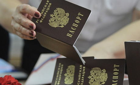 Оформлювала російські паспорти у Херсоні: підозрюється ексспівробітниця міграційної служби
