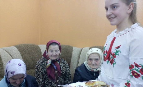 Школярі Луко-Барської школи відвідали підопічних Барського Соціального центру