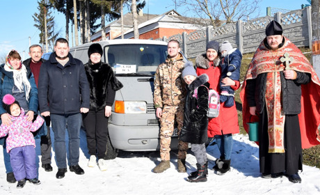 Авто для воїна: у Жмеринці для військового Володимира Самоляка придбали та передали автівку